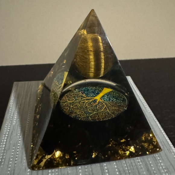 Resin Pyramid Tree of Life Tiger’s Eye Obsidian and Gold flecks - Picture 5 of 5